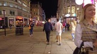 WIECZORNY SPACER PO LONDYNIE | WEST END NIGHT TIME WALK , 10 PM in SOHO LONDON [4K60FPS]