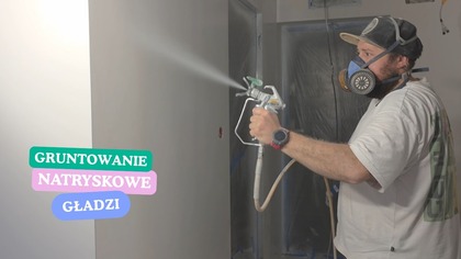 Poprawiamy po sobie gładzie.  Gruntujemy natryskowo.