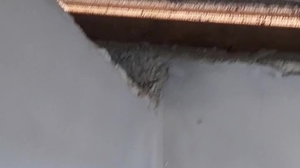 patent na uciekający sznurek po podłodze na poddaszu