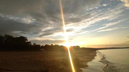 Na plaży w Sopocie zachód słońca i tęcza  - Gracjan Roztocki