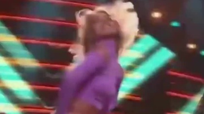 Lili i Luka Rosi w utworze Bawmy się zespołu Boys