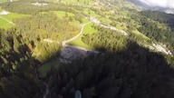 Ekstremalny przelot na spadochronie po g&oacute;rach