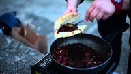 Kanapka z chorizo flambirowanym w whiskey pod mostem Świętokrzyskim
