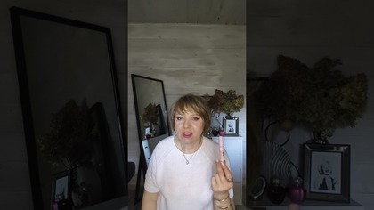 Świetny tani korektor pod oczy #essense #korektor #skincare #kobietapo50 #kobieta50 #makeup