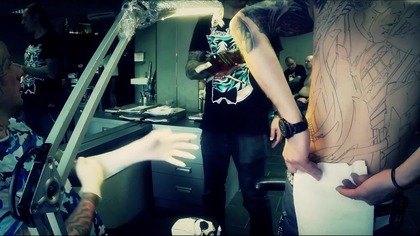 40 godzin tatuowania w niespełna 4 minuty