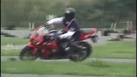 Niesamowita kontrola nad motocyklem