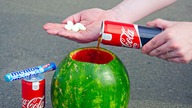 7 AMAZING EXPERIMENTS WITH MENTOS & COCA COLA