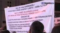 Obrońcy krzyża przed Pałacem Prezydenckim