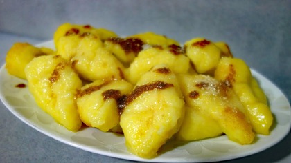 Szybki obiad za grosze: puszyste kopytka dyniowe z palonym masełkiem.  Przepyszne danie w 15 minut!