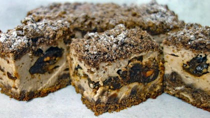 Sernik Szlachecki ze śliwkami i orzechami  wilgotne ciasto na święta i wyjątkowe okazje