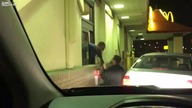 Brutalna walka w McDonald's Drive