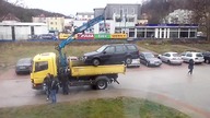 Podnośnik samochodowy z lawetą