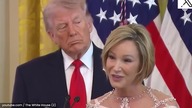 Trump jako dar od Boga! Osobliwa ceremonia w Białym Domu ¦ Analiza (1080p 60fps H264-128kbit AAC-pol