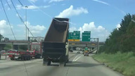 Wywrotka w USA kontra znak na autostradzie