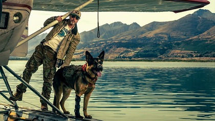 W sercu dziczy - zwiastun filmu (Brad Pitt, J. K.  Simmons, Anna Lambe)