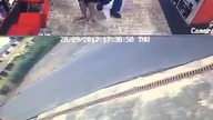 Policjant po służbie wyjaśnia sytuacje 18+