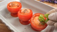 Just put an egg in a tomato and you will be amazed! Delicious breakfast