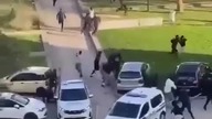 Symbolem upadku Francji jest uciekająca Policja przed muzułmańskimi gangam