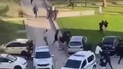 Symbolem upadku Francji jest uciekająca Policja przed muzułmańskimi gangam