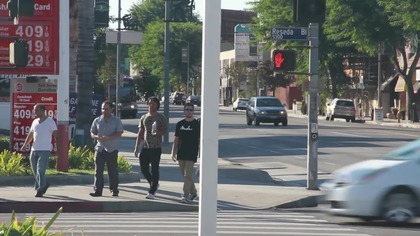 Butelką w "łeb"