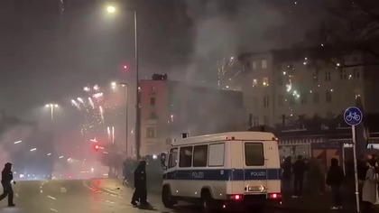 Płonące miasta i gwałty  tak wyglądał Sylwester na Zachodzie.  Migranci atakują służby!