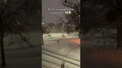 RADIOWÓZ WPADA W POŚLIZG NA RONDZIE! 