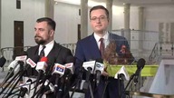  Robert Winnick z kurą Henią zamienia Sejm RP w zakład drobiu!