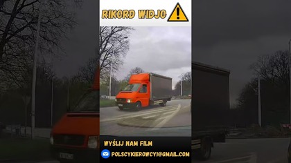 Dziewczynka na hulajnodze i przejściu dla pieszych #hulajnoga #shorts #polscykierowcy #polska