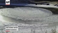 Gigantyczny dysk lodowy na rzece