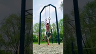 Podciąganie z dzieckiem *kto przegra ten jest obciążeniem* #shorts