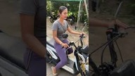 Dziewczyna na motocyklu