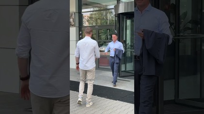 LEGENDA ŚWIATOWEGO FUTBOLU W POLSCE.  NIE UWIERZYSZ JAK GO PRZYWITALI!