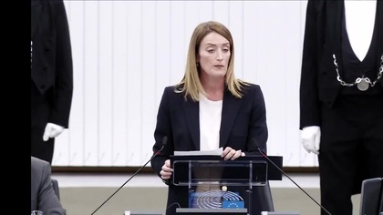 Braun siedział, gdy wszyscy wstali.  Później wygłosił to przemówienie