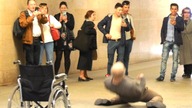 Szalony DZIADEK vs BREAKDANCE na mieście / Bartek Usa