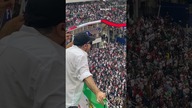 Amerykanie wybuczeli hymn Iranu.  Na trybunach pojawiło się dużo flag zakazanych przez irański reżim