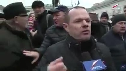 Masz tu 100 za tę gadkę konfidencie! Czyli jak szybko zaorać politycznego debila!