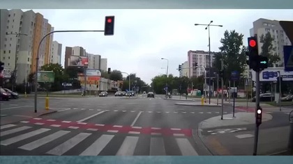 BMW wjeżdża na pasy jak król chaosu  Zero kolejki, zero zasad! #polskiedrogi #fyp #roadfails