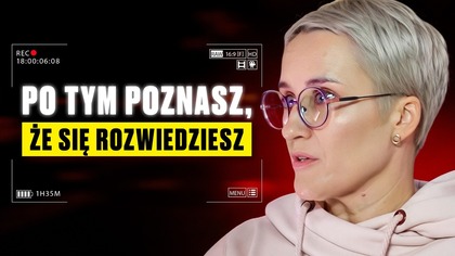 Czy każdy ZWIĄZEK DA SIĘ JESZCZE URATOWAĆ? Terapeutka mówi WPROST!

Sponsorem odcinka jest Primabiotic - kod wdresie daje dodatkowe 10% zniżki - https://pbiotic.link/aniakolasinska498

W tym szczerym i pełnym emocji odcinku Rozmów w Dresie pochylamy się z Agą Rogalą - TERAPEUTKĄ RODZICÓW nad pytaniem, które zadaje sobie wiele par: czy każdy związek da się jeszcze naładować?
Czy czasem nie lepiej wymienić baterie albo ładowarkę?

Rozmawiamy m.in. o:
  niedocenianej roli seksu i intymności w relacjach,
  kulturowych przekonaniach, że kobieta daje, a mężczyzna bierze,
  wpływie samooceny mężczyzn na jakość związku,
  presji emocjonalnej i poczuciu niewystarczalności,
  przyjaźni w małżeństwie  czy zawsze jest możliwa?
  oraz o pytaniu, które  według naszych gościń  potrafi zmienić wszystko: Jak minął ci dzień?

To rozmowa o związkach na zakręcie, o momentach granicznych i o tym, co może sprawić, że para zamiast się rozstać  zdecyduje się zawalczyć.

Dla kogo jest ten odcinek?
Dla wszystkich, którzy są w relacjach, byli w relacjach, albo zastanawiają się, czy warto jeszcze próbować.

00:00-01:25- Start
01:26-05:03- Czy każdy związek da się naładować?
05:04-07:40- Znaki, które świadczą, że nie da się uratować związku?
07:41-14:00- 3 filary dobrostanu związku
14:01-23:09- Trend stawiania na siebie
23:10-29:40- Presja wywierana na mężczyznach
29:41-33:30- Wybaczanie
33:31-58:45- Przyjaźń z drugą połówką
58:46- Brak na czułości i seksu