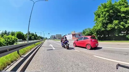 SPOTYKASZ MOTOCYKLISTĘ NA ŚWIATŁACH