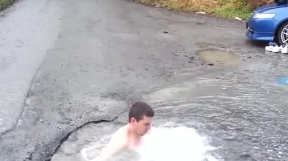 Dziura w irlandzkiej drodze