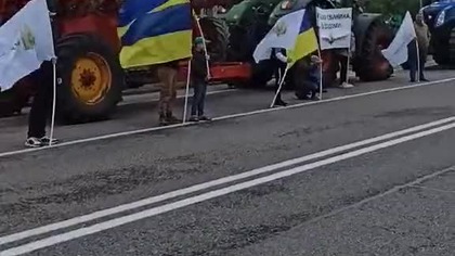 12. 06. 2023r Protest ukr...  rolników.  Polska świnio Idź do domu.  U was dotacje u nas wojna..