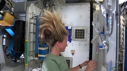 Myjemy włosy na ISS