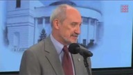 Macierewicz atakuje Klicha za umowę z MAW Telecom na remont Tu-154