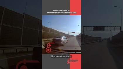 Chwila nieuwagi i kierowca nawet nie zauważa, że zmienia pas.  Co mogło być przyczyną? #warszawa