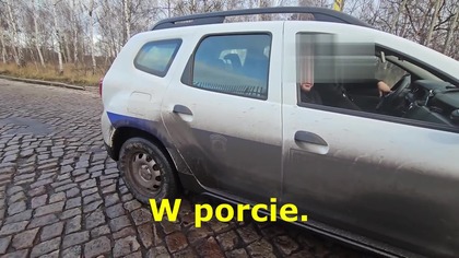 Ochroniarz śledzi mnie idąc środkiem drogi, bo filmuję.  Dzwoni prezes w sprawie zakazu foto.  #218