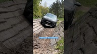 Samochodem osobowym przez tor offroadowy! 
