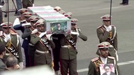 Iran - Trumny z poległymi w katastrofie śmigłowca przewieziono samolotem do Teheranu