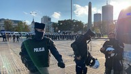 Oblężenie centrum Warszawy.  Policja przetrzymuje uczestników pokojowej manifestacji.