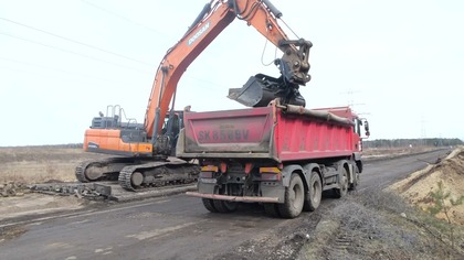 Wycinają drzewa pod drogę.  Przebudowa ulicy Wojska Polskiego w Jaworznie