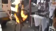 поджег себя - set fire to himself